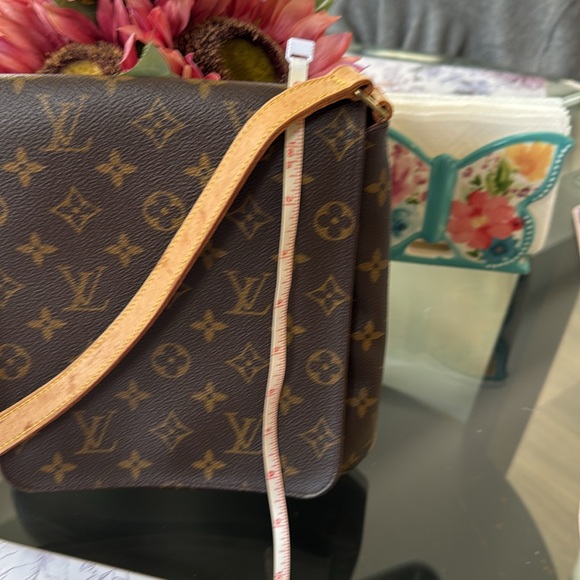 LV authentic shoulder bag - Picture 10 of 16